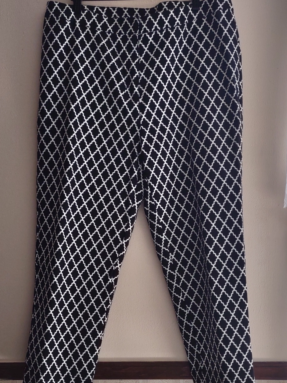 Dennis by Dennis Basso Black & White Geometric Lattice Crop Pants Size 14. NWOTS